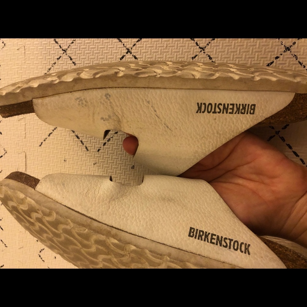 Birkenstock’s white leather slides - Picture 10 of 10